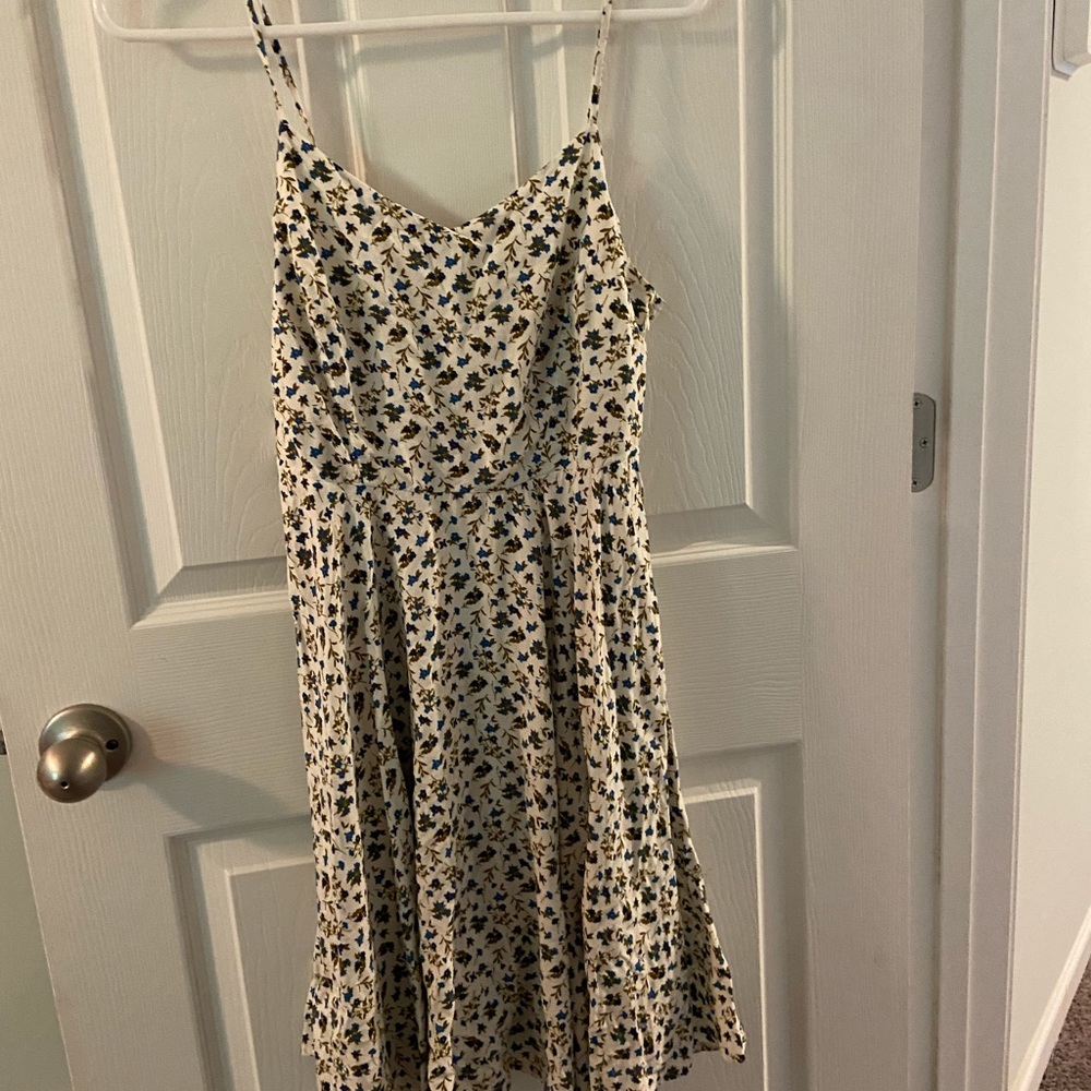 White Old Navy Fit & Flare Dress ✨♥️
